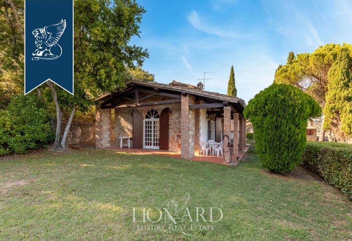 Image No.12-8 Bed Villa for sale