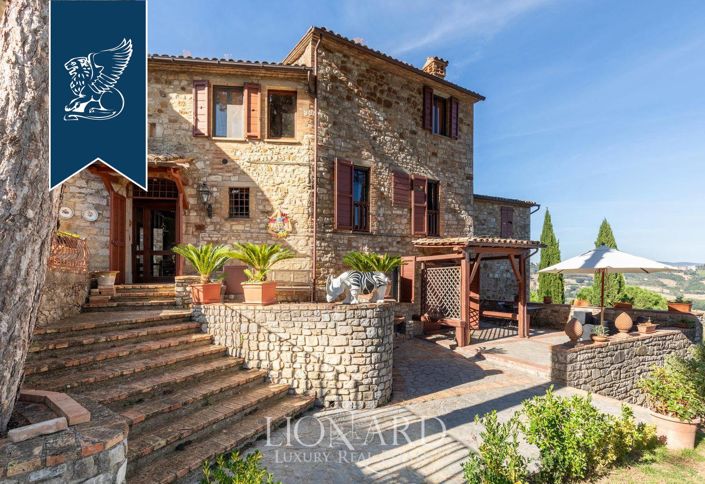 Image No.9-8 Bed Villa for sale