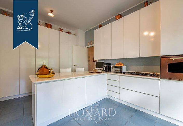 Image No.14-3 Bed Apartment for sale