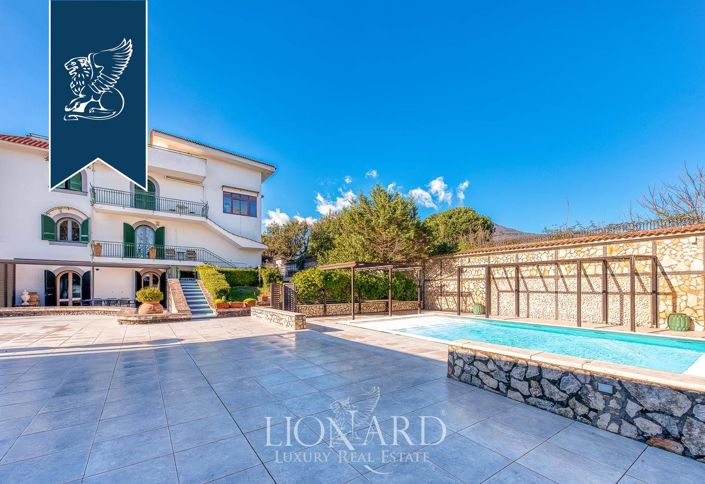 Image No.11-6 Bed Villa for sale