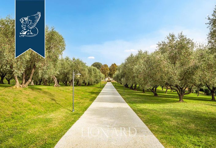 Image No.4-15 Bed Villa for sale