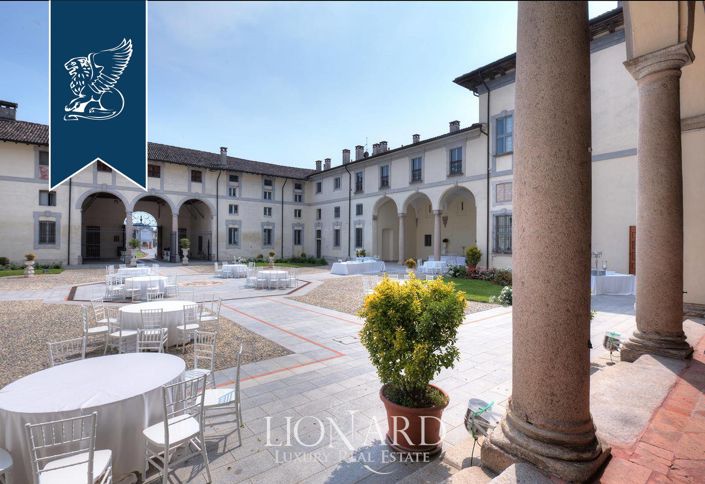 Image No.6-20 Bed Property for sale