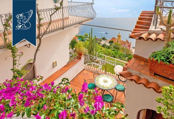 Image No.14-8 Bed Villa for sale