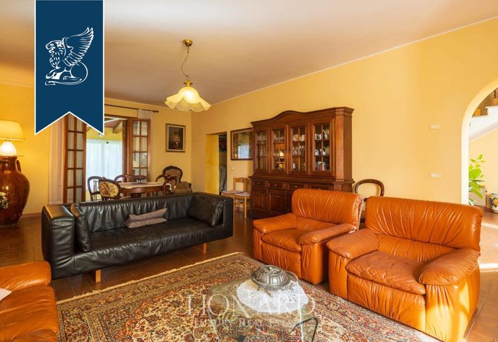 Image No.17-12 Bed Villa for sale