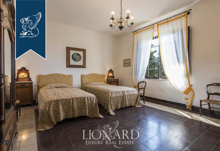 Image No.15-10 Bed Villa for sale