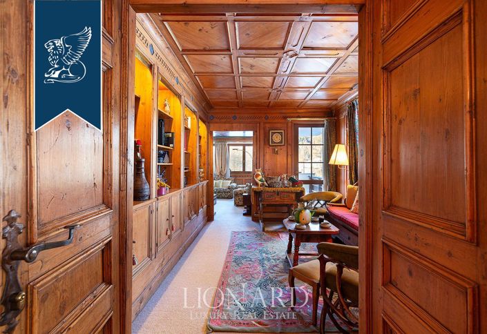 Image No.10-8 Bed Villa for sale