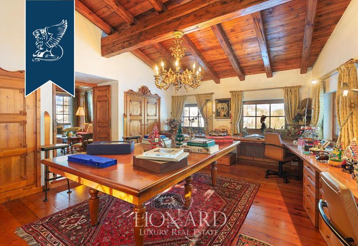 Image No.11-8 Bed Villa for sale