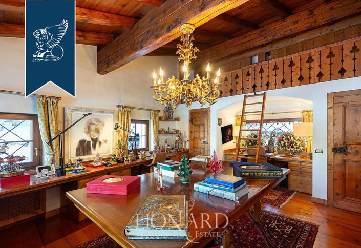 Image No.12-8 Bed Villa for sale