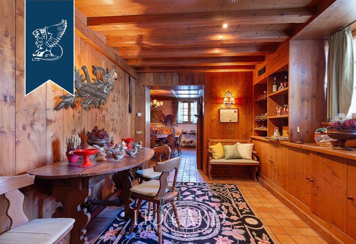 Image No.20-8 Bed Villa for sale