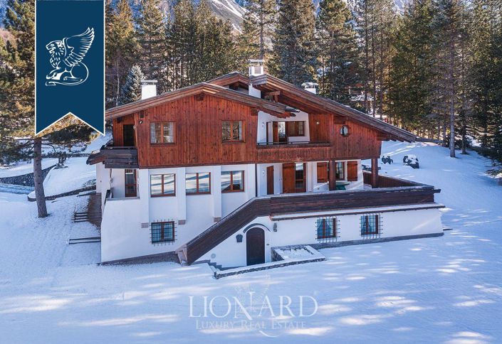 Image No.3-8 Bed Villa for sale