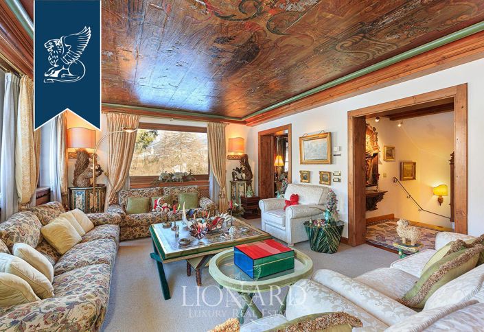 Image No.9-8 Bed Villa for sale