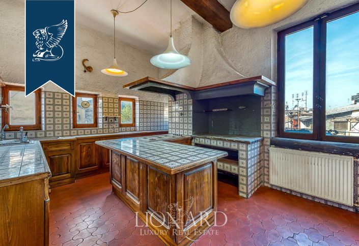 Image No.20-6 Bed Apartment for sale