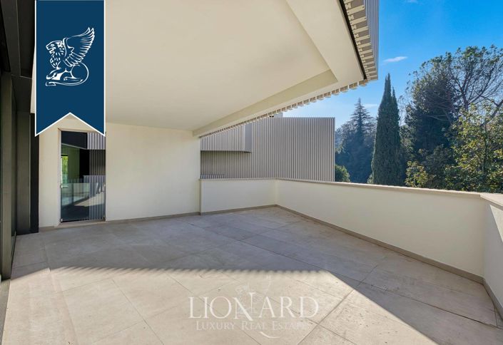 Image No.16-12 Bed Villa for sale