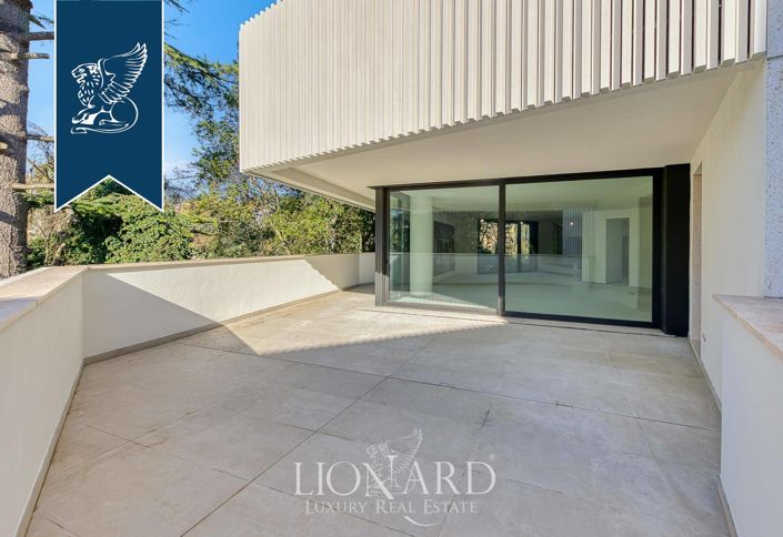 Image No.17-12 Bed Villa for sale