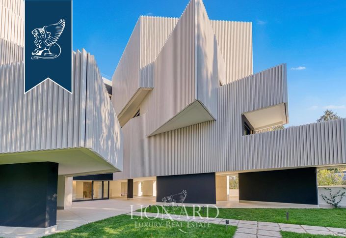 Image No.4-12 Bed Villa for sale