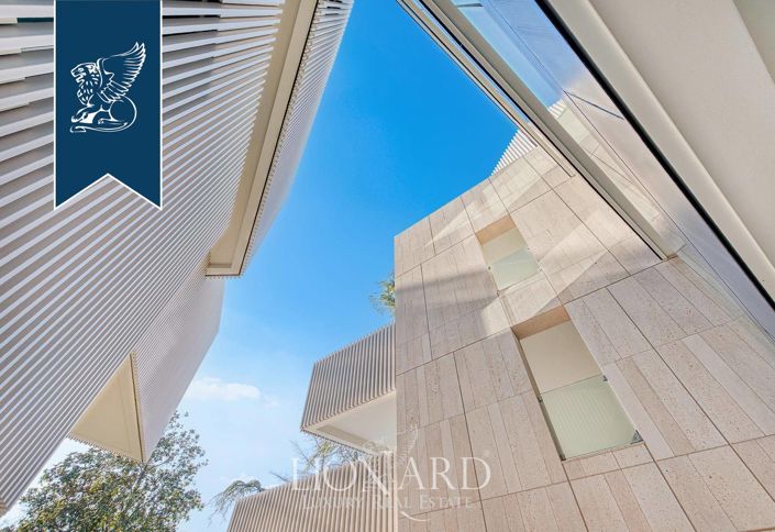 Image No.6-12 Bed Villa for sale