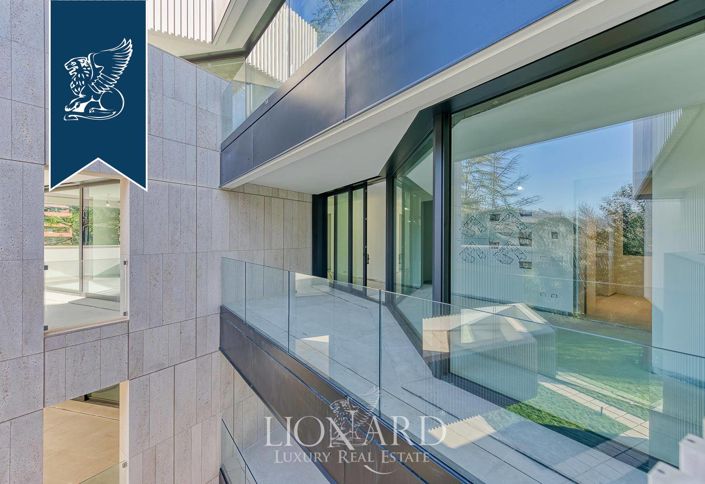 Image No.9-12 Bed Villa for sale