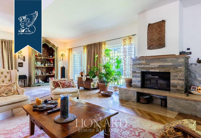 Image No.15-10 Bed Villa for sale