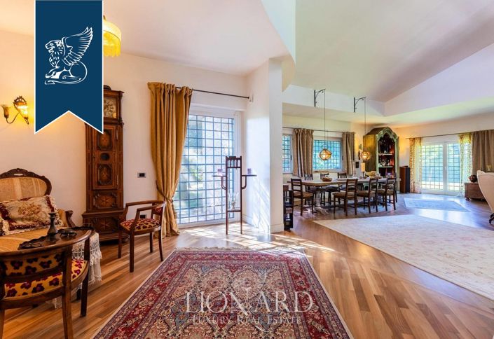 Image No.16-10 Bed Villa for sale