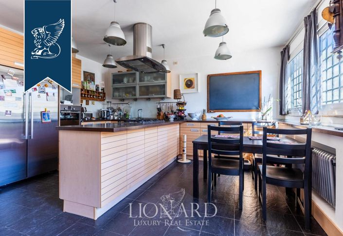 Image No.17-10 Bed Villa for sale