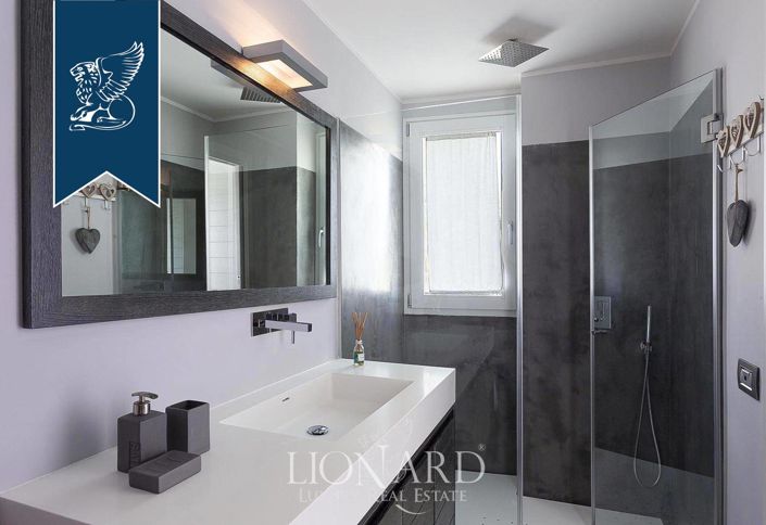 Image No.15-7 Bed Villa for sale