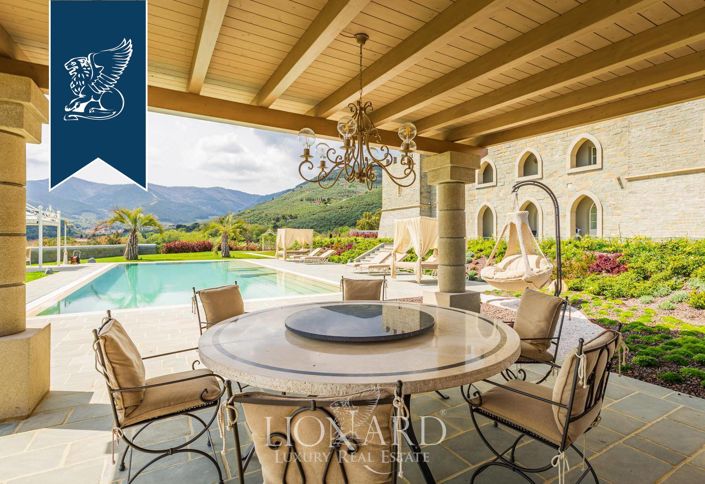 Image No.3-5 Bed Property for sale