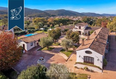 1 - Dragoni, Villa