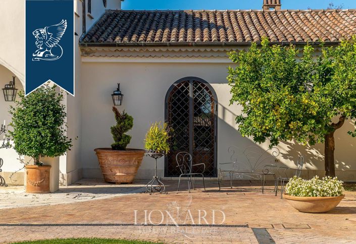 Image No.11-11 Bed Villa for sale