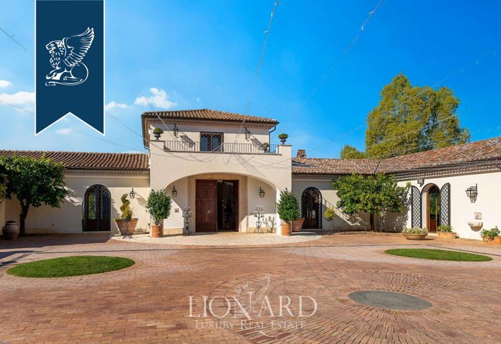 Image No.12-11 Bed Villa for sale