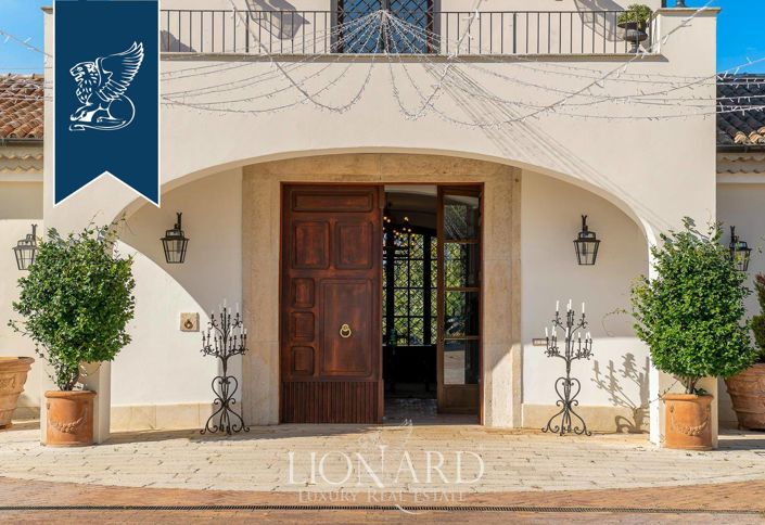 Image No.14-11 Bed Villa for sale