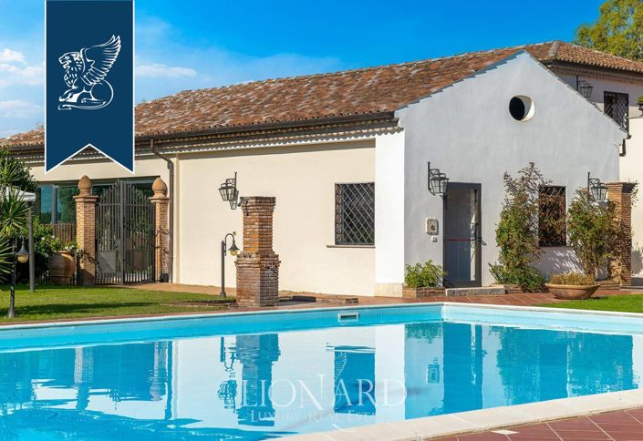 Image No.9-11 Bed Villa for sale