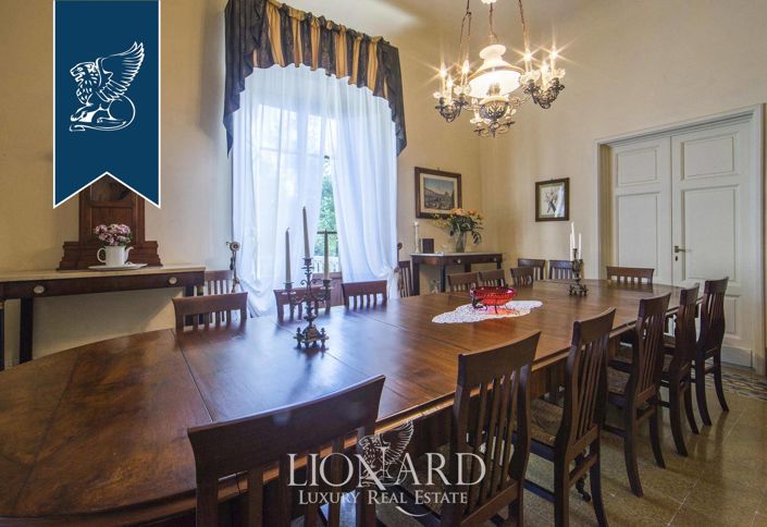 Image No.42-10 Bed Villa for sale