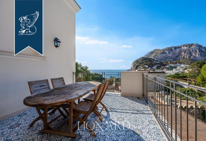 Image No.16-14 Bed Property for sale