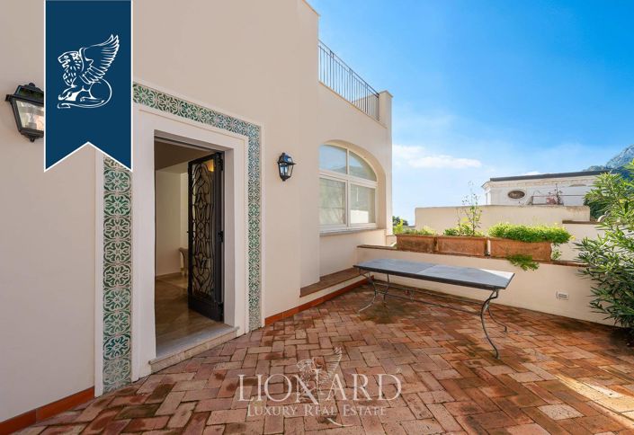 Image No.18-14 Bed Property for sale