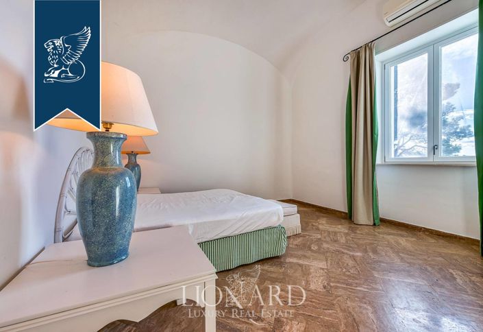 Image No.20-14 Bed Property for sale