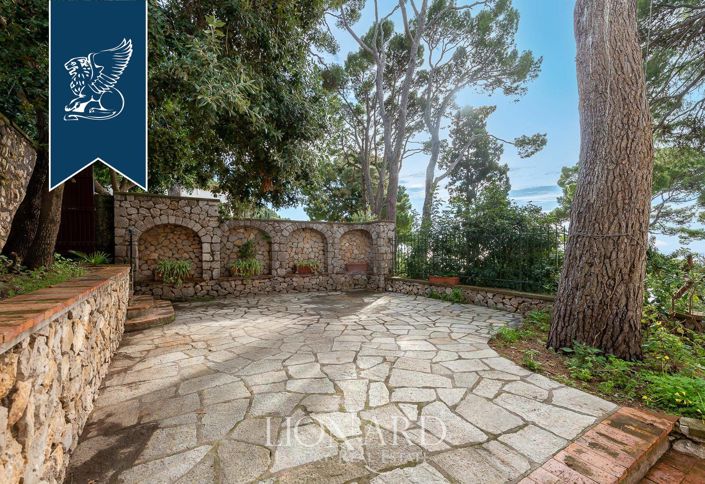 Image No.7-14 Bed Property for sale