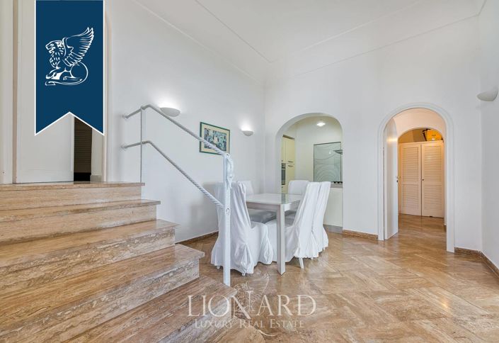 Image No.10-14 Bed Property for sale