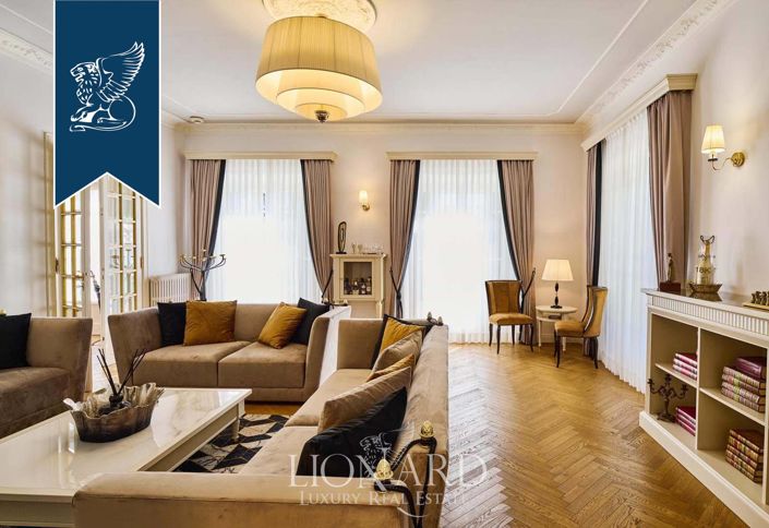 Image No.5-5 Bed Villa for sale