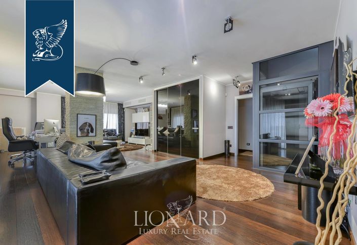 Image No.17-5 Bed Flat for sale