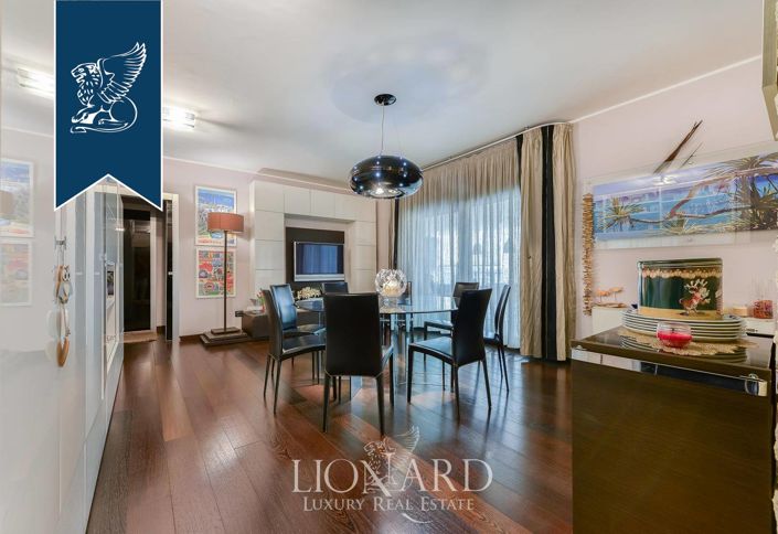 Image No.20-5 Bed Flat for sale