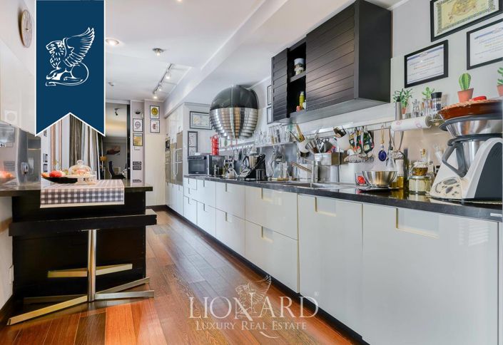 Image No.11-5 Bed Flat for sale