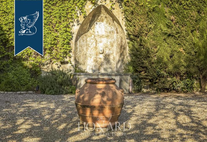 Image No.12-8 Bed Villa for sale