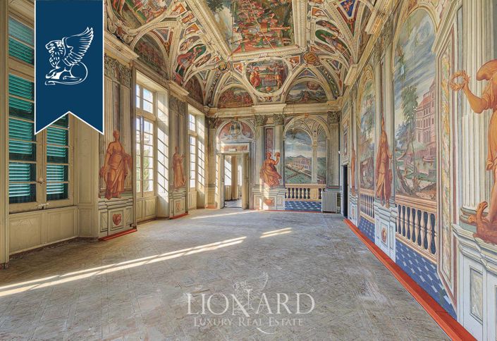 Image No.11-20 Bed Villa for sale