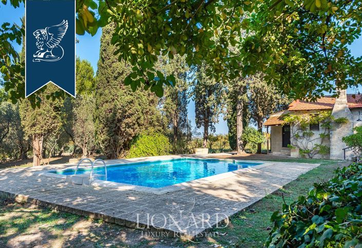 Image No.7-17 Bed Villa for sale