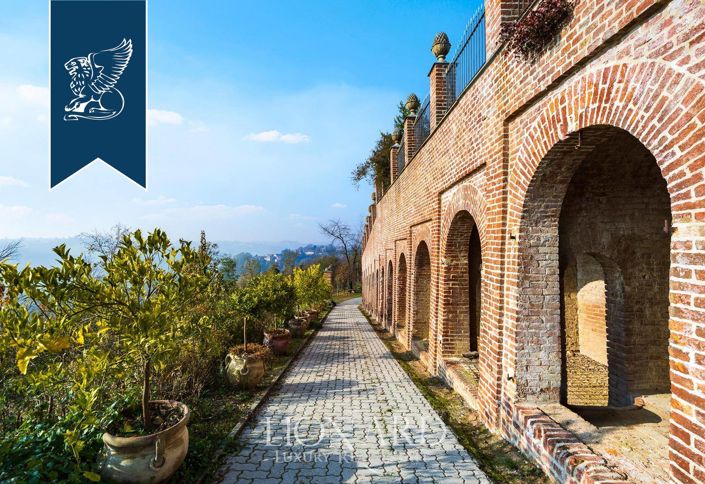 Image No.12-10 Bed Property for sale