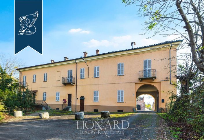 Image No.16-10 Bed Property for sale