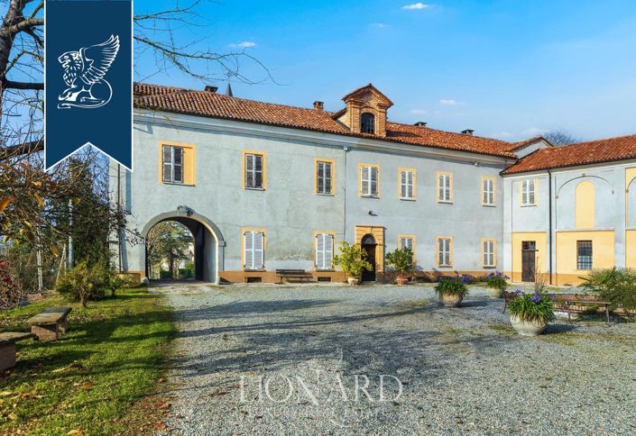 Image No.18-10 Bed Property for sale