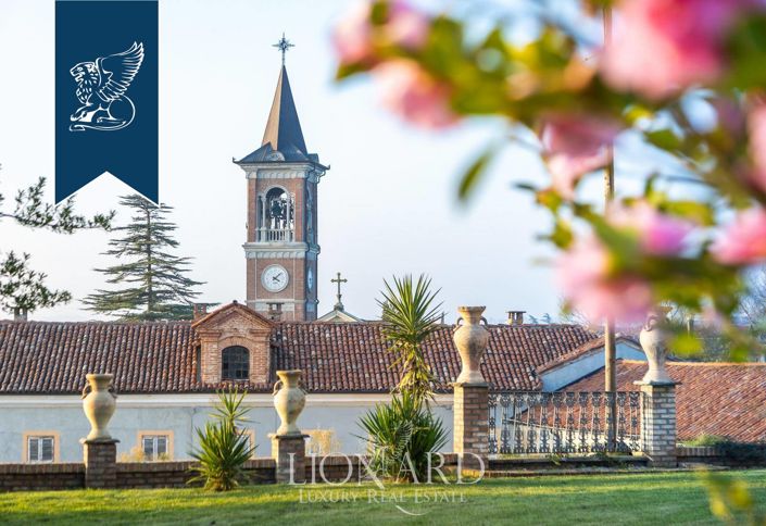 Image No.20-10 Bed Property for sale