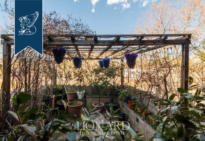 Image No.26-20 Bed Property for sale