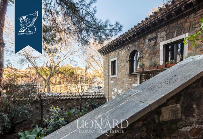 Image No.27-20 Bed Property for sale